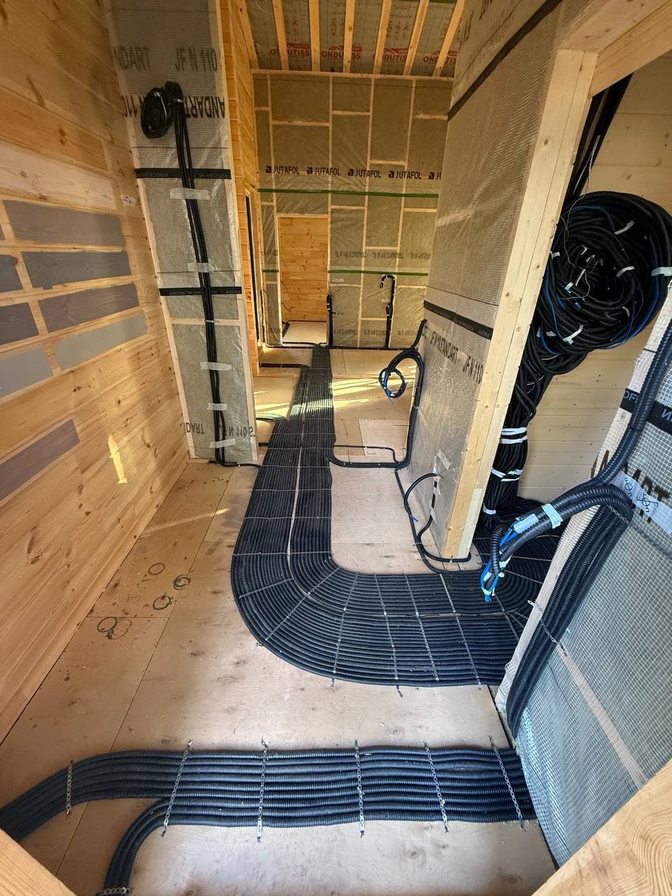 Примеры наших электромонтажных работ в деревянных домах и банях - изображение 5