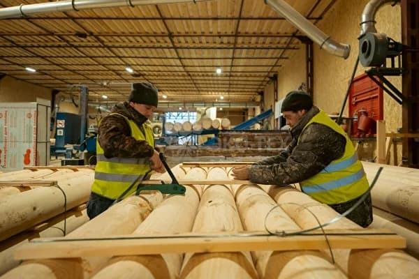 2 линии производства оцилиндрованного бревна