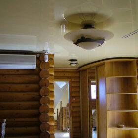 Потолок в деревянном доме