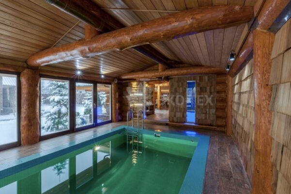 Фото баня с бассейном из рубленных бревен большого диаметра по проекту "Антоновка"