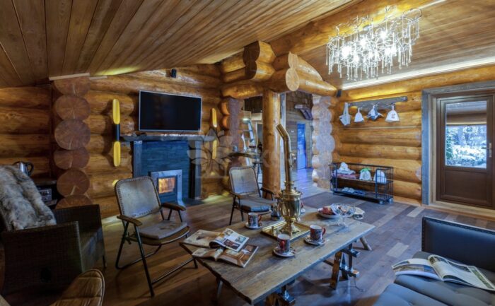 Фото баня с бассейном из рубленных бревен большого диаметра по проекту 