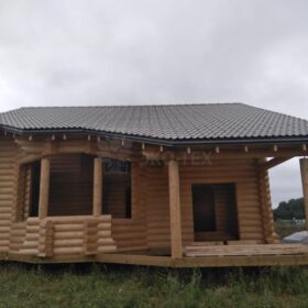 Фото дома и бани из оцилиндрованного бревна