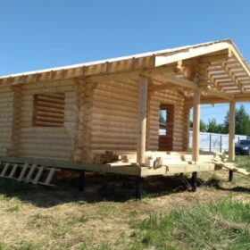 Фото дома и бани из оцилиндрованного бревна