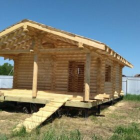 Фото дома и бани из оцилиндрованного бревна