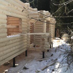 Фото дома и бани из оцилиндрованного бревна