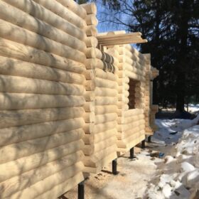 Фото дома и бани из оцилиндрованного бревна