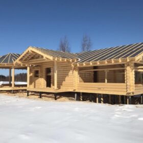 Фото дома и бани из оцилиндрованного бревна