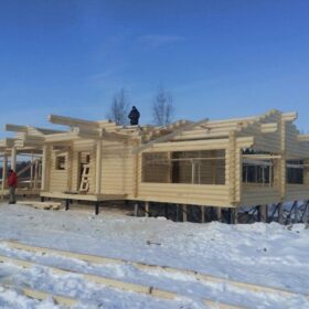 Фото дома и бани из оцилиндрованного бревна