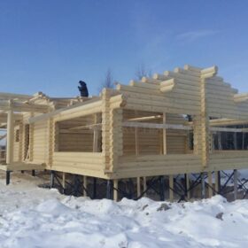 Фото дома и бани из оцилиндрованного бревна