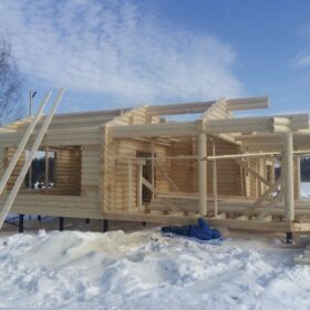 Фото дома и бани из оцилиндрованного бревна