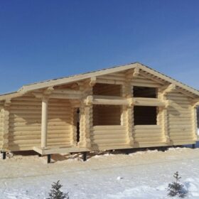 Фото дома и бани из оцилиндрованного бревна