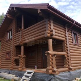 Фото дома и бани из оцилиндрованного бревна