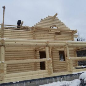 Фото дома и бани из оцилиндрованного бревна