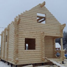 Фото дома и бани из оцилиндрованного бревна