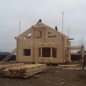 Фото дома и бани из оцилиндрованного бревна