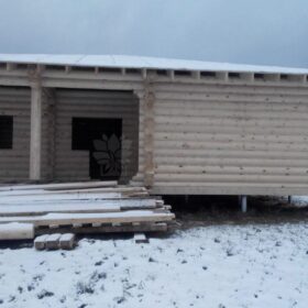 Фото дома и бани из оцилиндрованного бревна