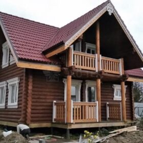 Фото дома и бани из оцилиндрованного бревна