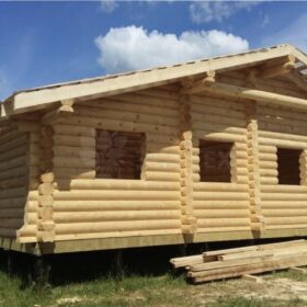 Фото дома и бани из оцилиндрованного бревна