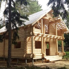 Фото дома и бани из оцилиндрованного бревна