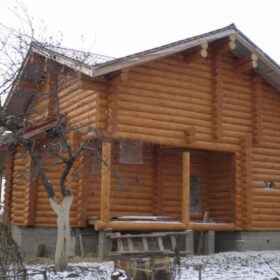 Фото дома и бани из оцилиндрованного бревна