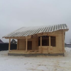 Фото дома и бани из оцилиндрованного бревна