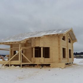 Фото дома и бани из оцилиндрованного бревна