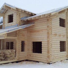 Фото дома и бани из оцилиндрованного бревна