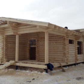 Фото дома и бани из оцилиндрованного бревна