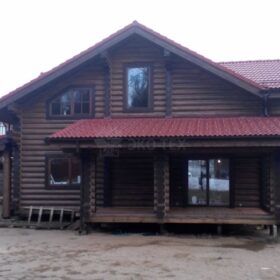 Фото дома и бани из оцилиндрованного бревна