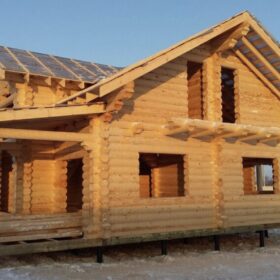 Фото дома и бани из оцилиндрованного бревна