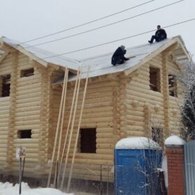 Фото дома и бани из оцилиндрованного бревна