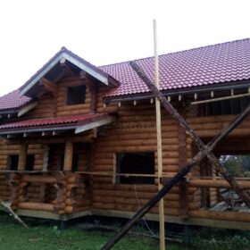 Фото дома и бани из оцилиндрованного бревна