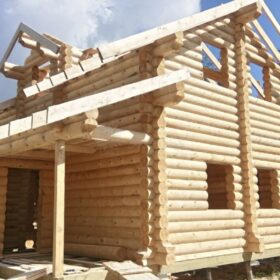 Фото дома и бани из оцилиндрованного бревна