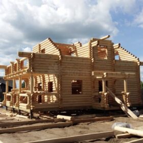 Фото дома и бани из оцилиндрованного бревна