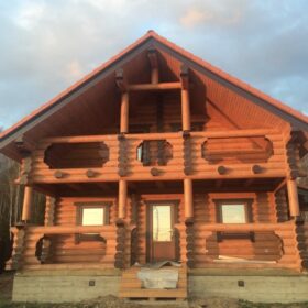 Фото дома и бани из оцилиндрованного бревна