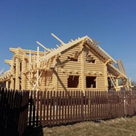 Фото дома и бани из оцилиндрованного бревна