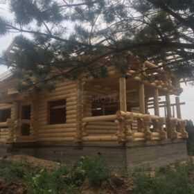 Фото дома и бани из оцилиндрованного бревна