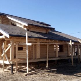 Фото дома и бани из оцилиндрованного бревна