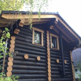 Фото дома и бани из оцилиндрованного бревна
