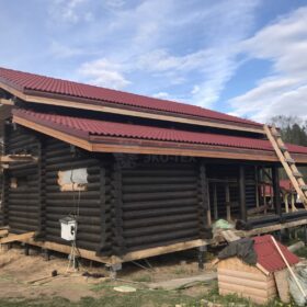 Фото дома и бани из оцилиндрованного бревна