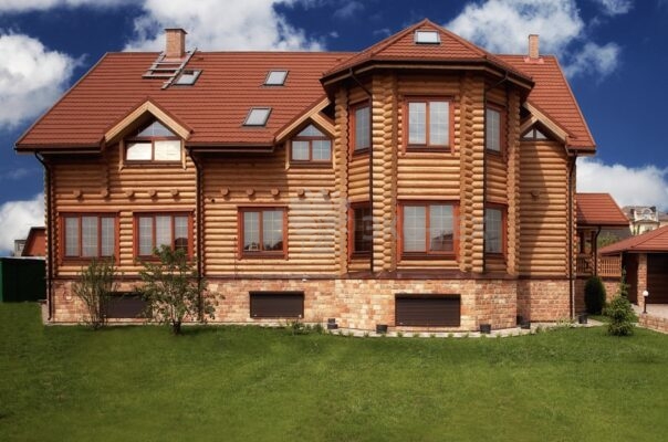 Фото дома и бани из оцилиндрованного бревна