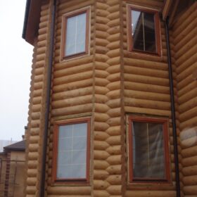 Фото дома и бани из оцилиндрованного бревна