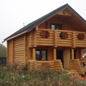 Фото дома и бани из оцилиндрованного бревна