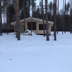 Фото дома и бани из оцилиндрованного бревна