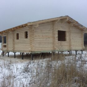 Фото дома и бани из оцилиндрованного бревна