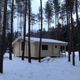 Фото дома и бани из оцилиндрованного бревна