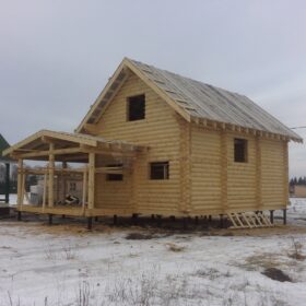 Фото дома и бани из оцилиндрованного бревна
