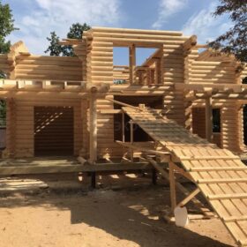 Фото дома и бани из оцилиндрованного бревна