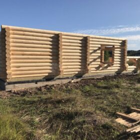 Фото дома и бани из оцилиндрованного бревна