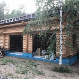 Фото дома и бани из оцилиндрованного бревна